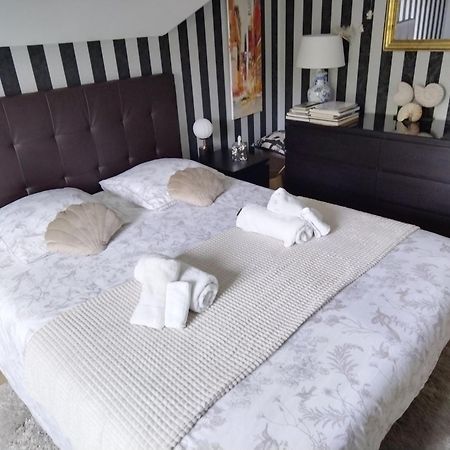Chez Helene Bed & Breakfast Saint Coulomb Bagian luar foto