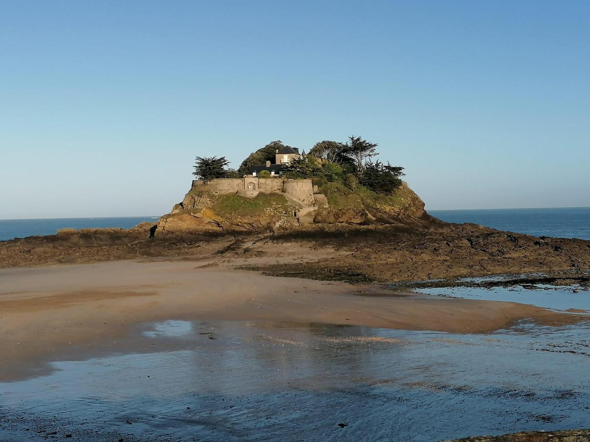 Chez Helene Bed & Breakfast Saint Coulomb Bagian luar foto